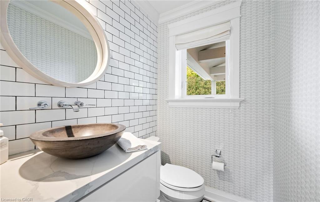 735 George Street, Burlington, ON - Indoor Photo Showing Bathroom