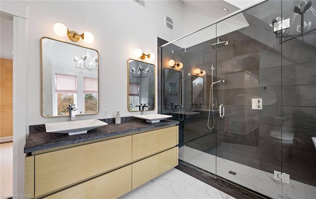 735 George Street, Burlington, ON - Indoor Photo Showing Bathroom