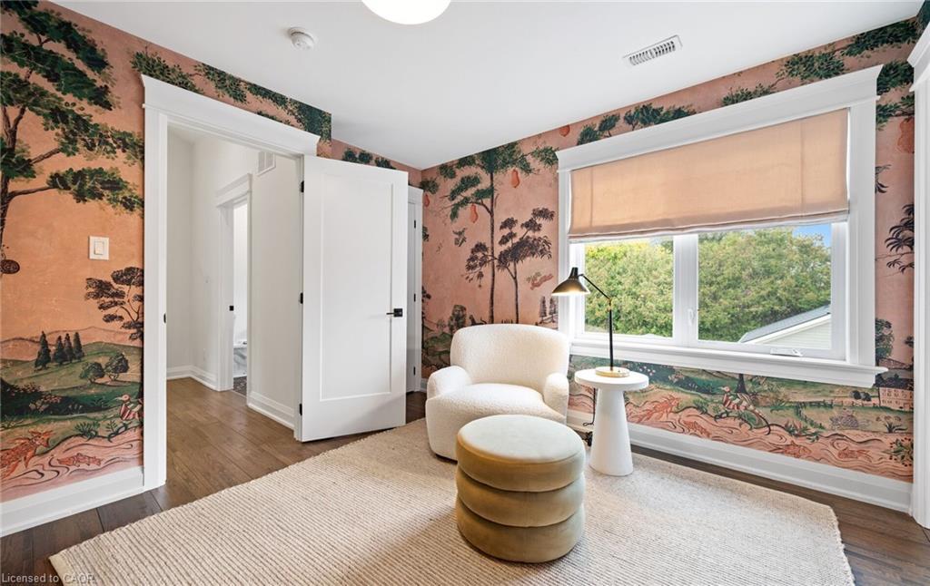 735 George Street, Burlington, ON - Indoor