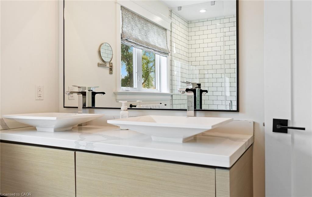 735 George Street, Burlington, ON - Indoor