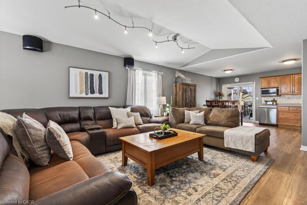 60 Saturn Road, Port Colborne, ON - Indoor Photo Showing Living Room