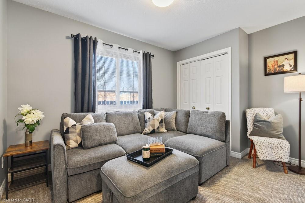 60 Saturn Road, Port Colborne, ON - Indoor Photo Showing Living Room