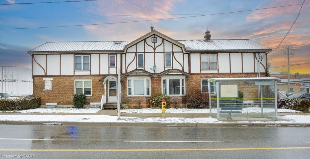 2-208 Ottawa Street S, Kitchener, ON - Outdoor