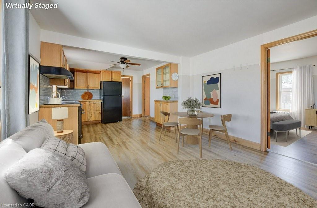 2-208 Ottawa Street S, Kitchener, ON - Indoor Photo Showing Living Room