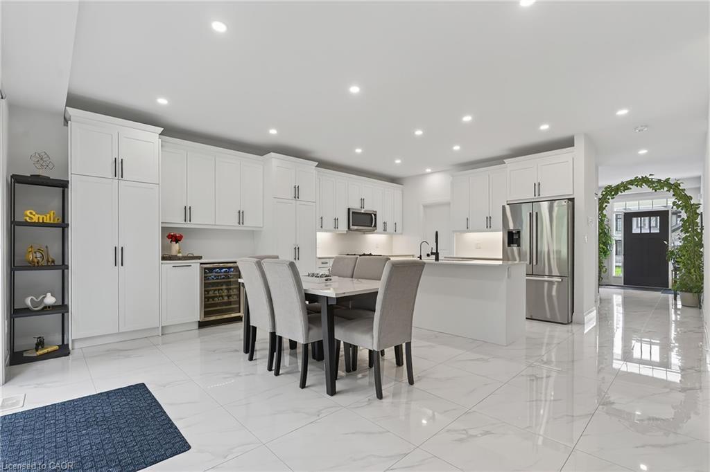 209 Jeffrey Place, Kitchener, ON - Indoor Photo Showing Dining Room
