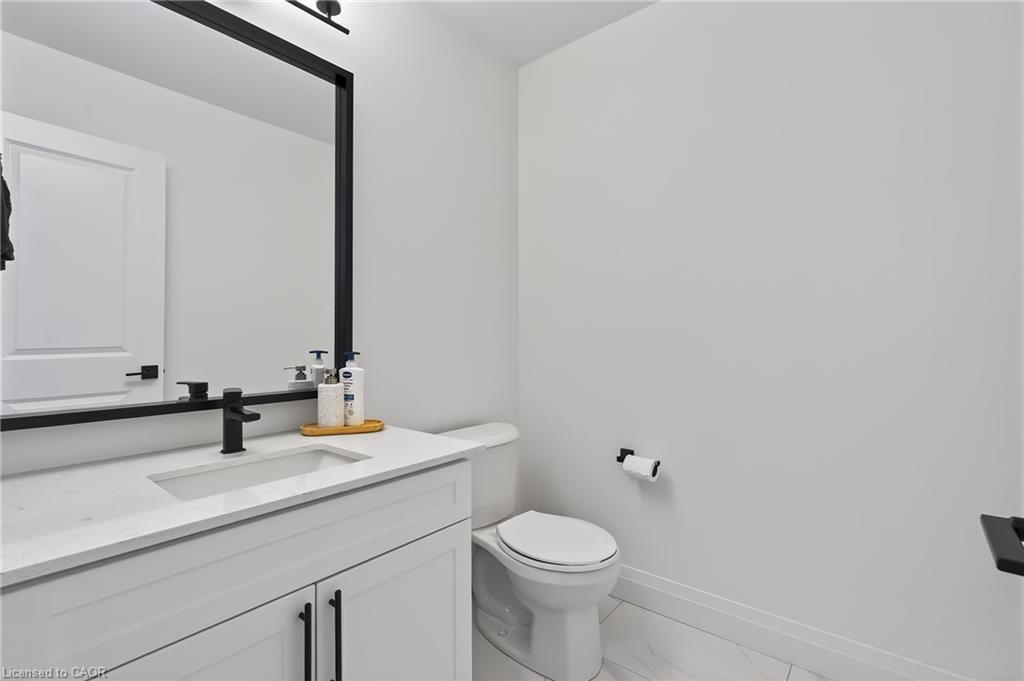 209 Jeffrey Place, Kitchener, ON - Indoor Photo Showing Bathroom