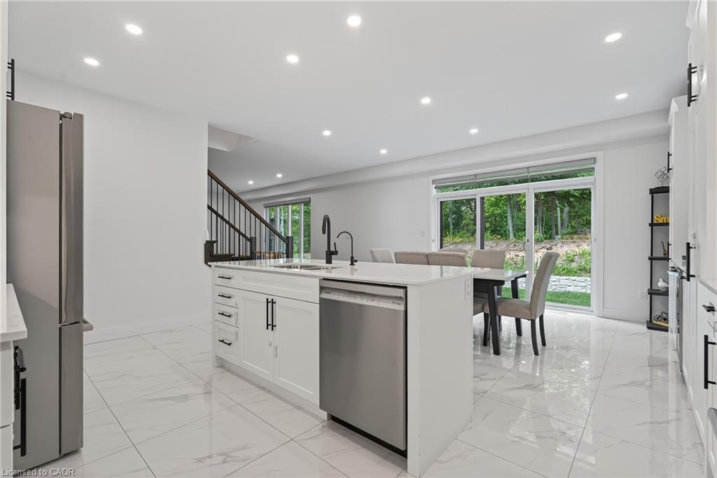 209 Jeffrey Place, Kitchener, ON - Indoor Photo Showing Kitchen