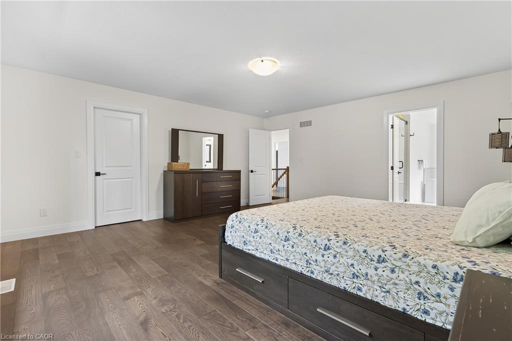 209 Jeffrey Place, Kitchener, ON - Indoor Photo Showing Bedroom