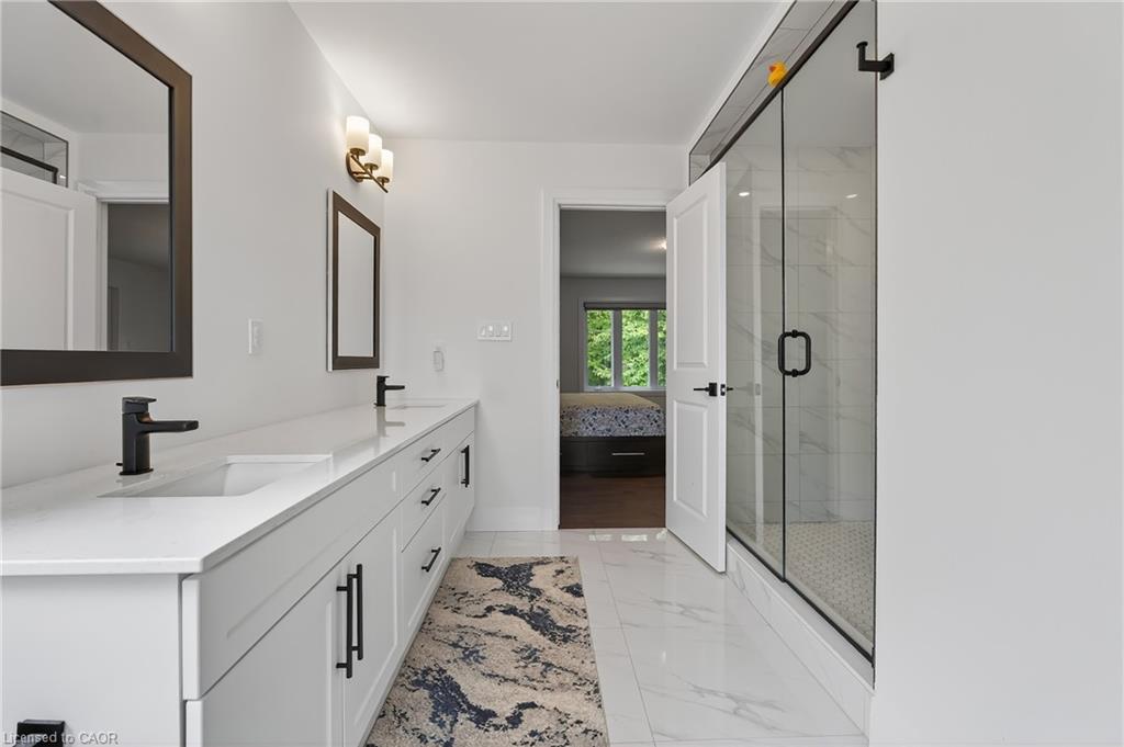 209 Jeffrey Place, Kitchener, ON - Indoor Photo Showing Bathroom