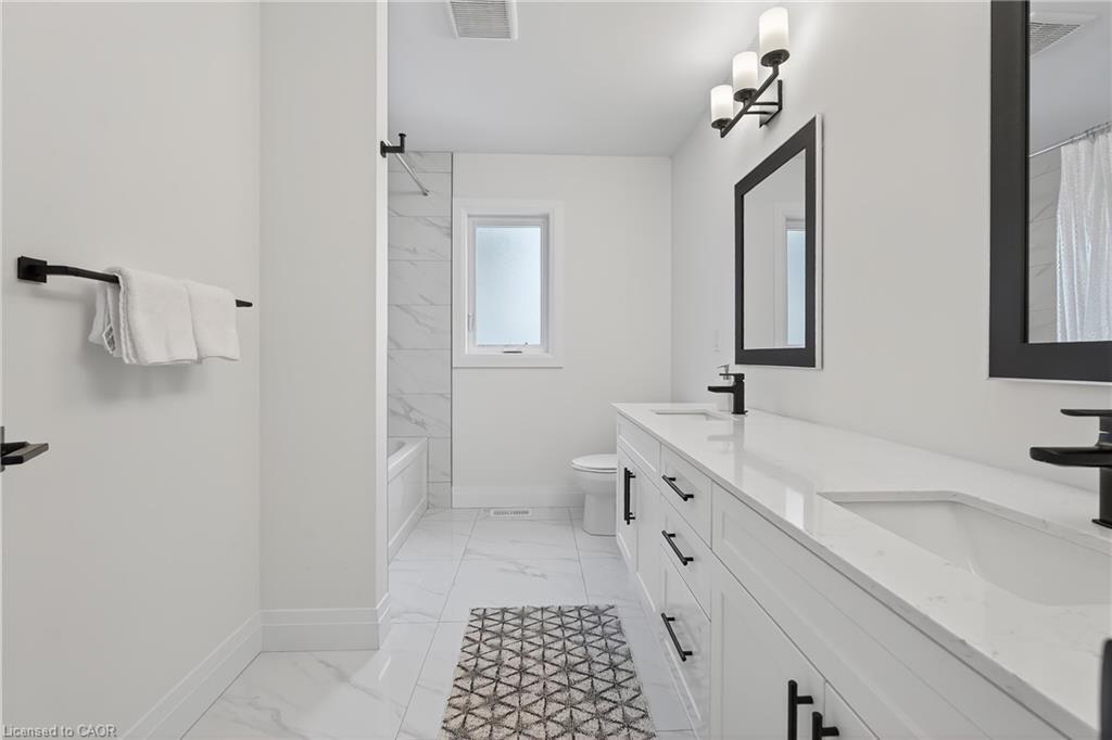 209 Jeffrey Place, Kitchener, ON - Indoor Photo Showing Bathroom