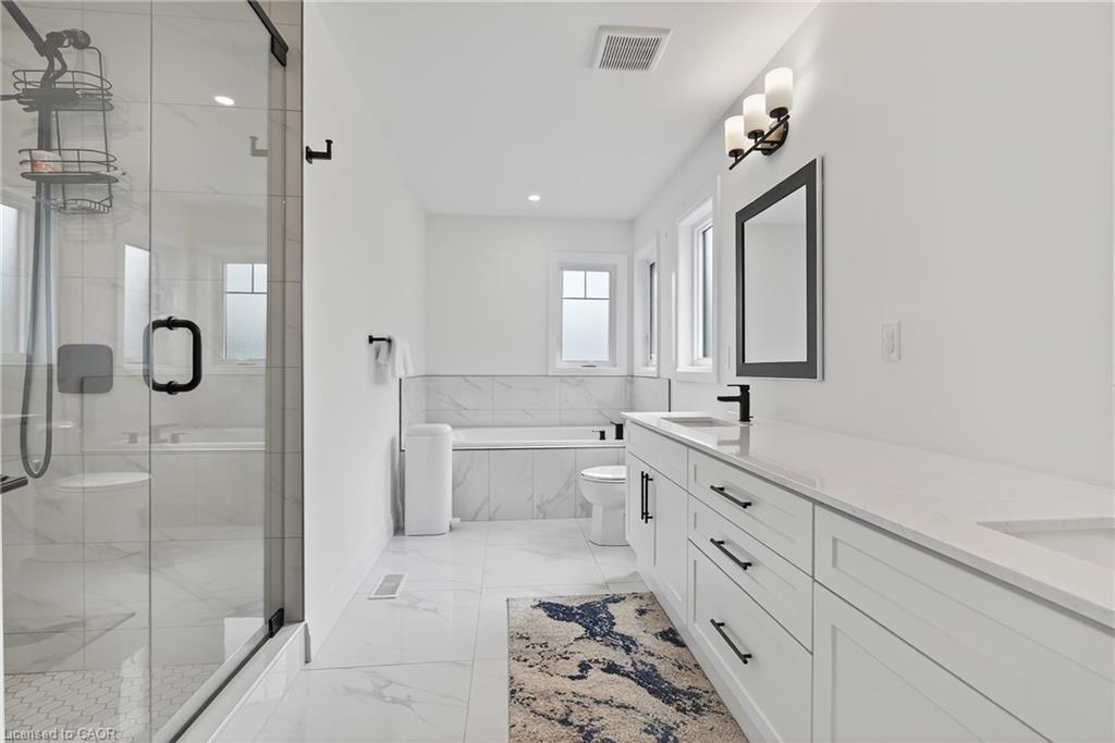 209 Jeffrey Place, Kitchener, ON - Indoor Photo Showing Bathroom