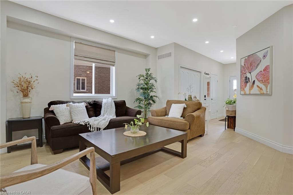 46 Stillwater Street, Kitchener, ON - Indoor Photo Showing Living Room