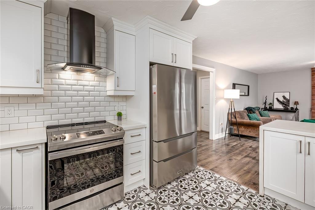 383 East 24Th Street, Hamilton, ON - Indoor Photo Showing Kitchen