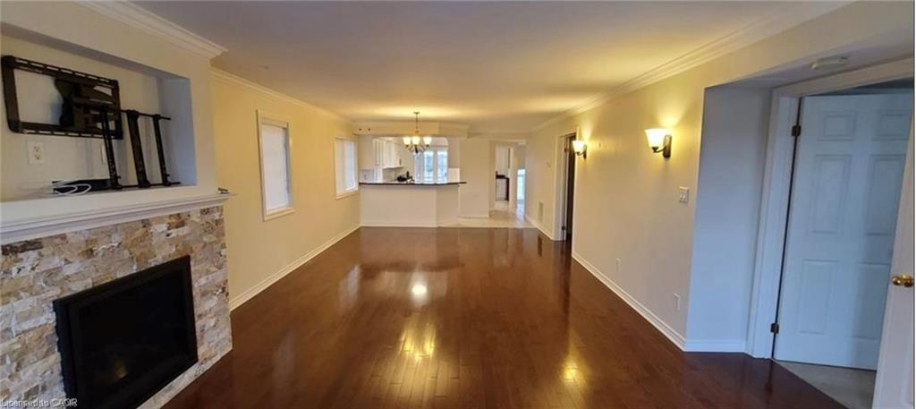 520 Silken Lauamnn Drive, Newmarket, ON - Indoor With Fireplace