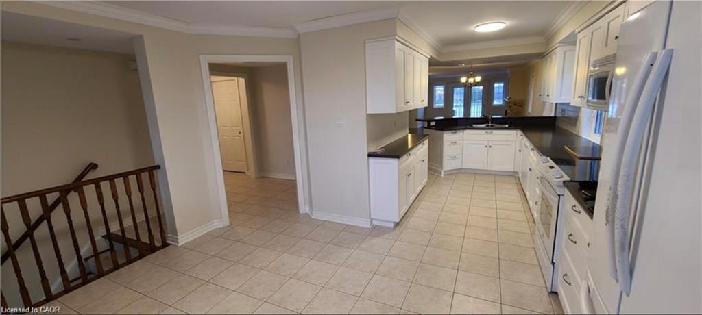 520 Silken Lauamnn Drive, Newmarket, ON - Indoor Photo Showing Kitchen