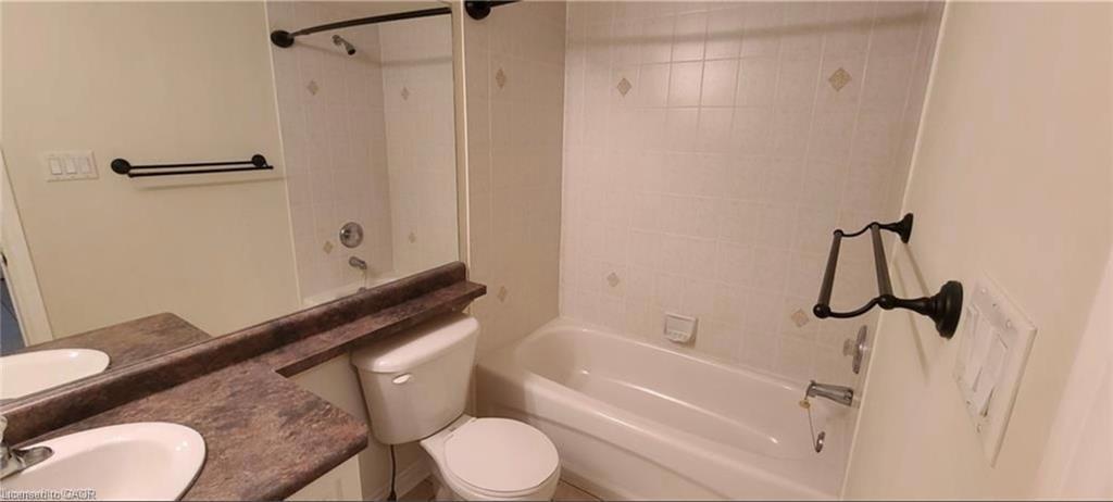 520 Silken Lauamnn Drive, Newmarket, ON - Indoor Photo Showing Bathroom