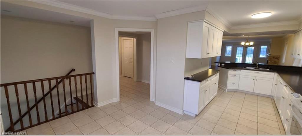 520 Silken Lauamnn Drive, Newmarket, ON - Indoor Photo Showing Kitchen