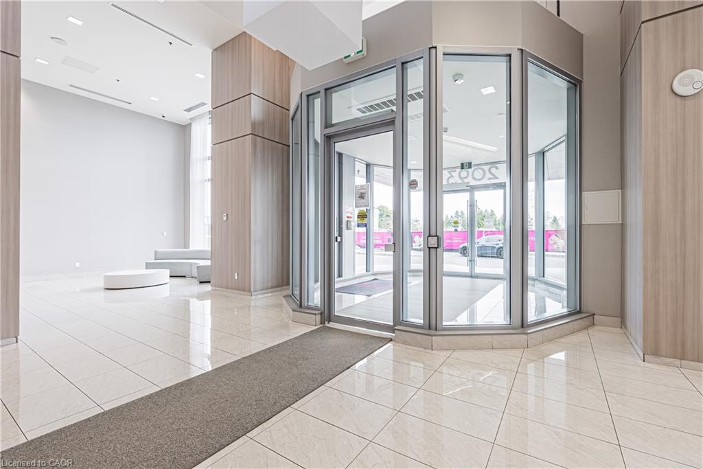 2001-2093 Fairview Street, Burlington, ON - Indoor Photo Showing Other Room