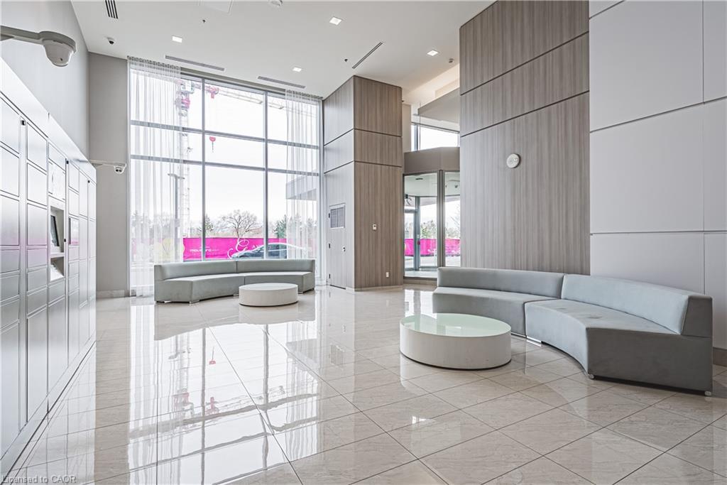 2001-2093 Fairview Street, Burlington, ON - Indoor Photo Showing Other Room