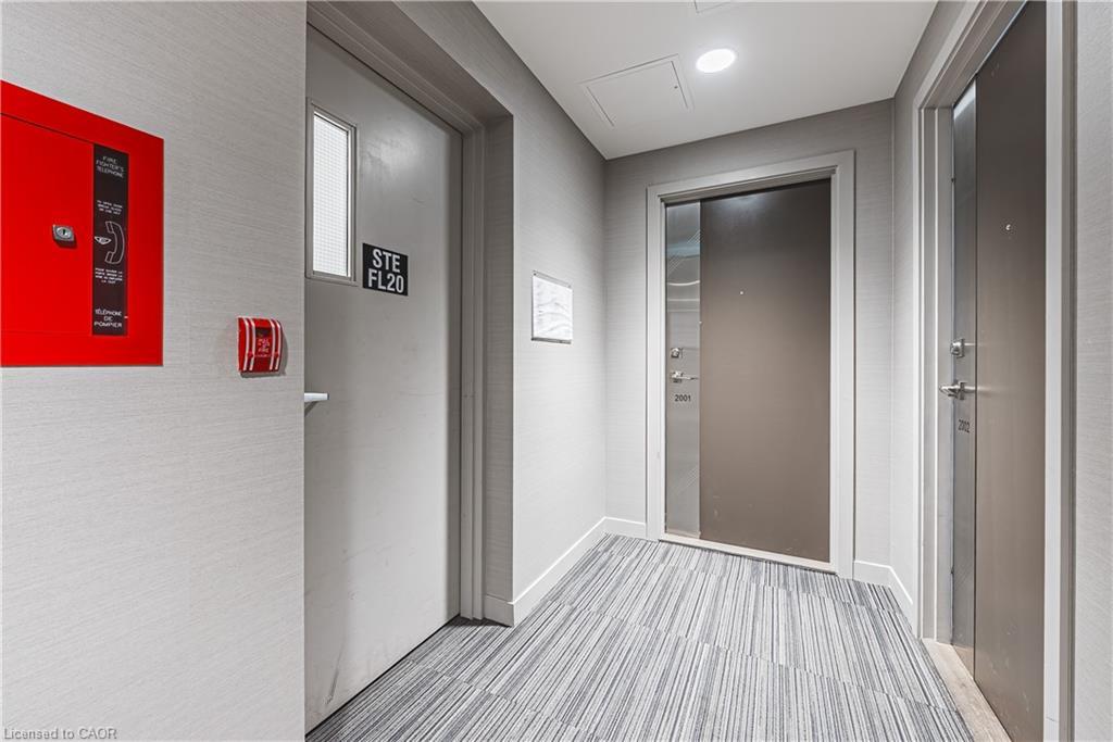 2001-2093 Fairview Street, Burlington, ON - Indoor Photo Showing Other Room