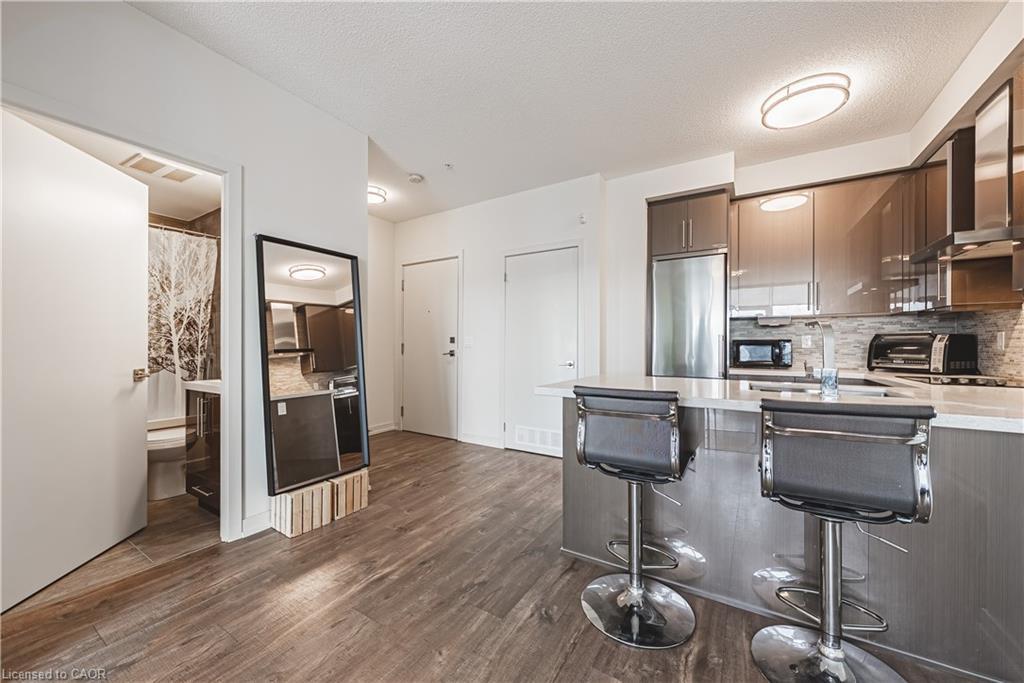 2001-2093 Fairview Street, Burlington, ON - Indoor Photo Showing Kitchen With Stainless Steel Kitchen