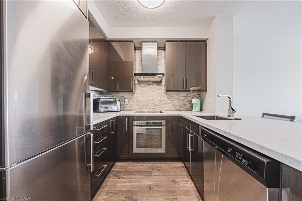 2001-2093 Fairview Street, Burlington, ON - Indoor Photo Showing Kitchen With Stainless Steel Kitchen With Upgraded Kitchen