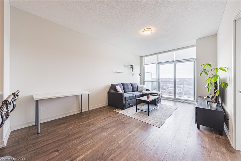 2001-2093 Fairview Street, Burlington, ON - Indoor