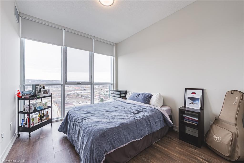 2001-2093 Fairview Street, Burlington, ON - Indoor Photo Showing Bedroom
