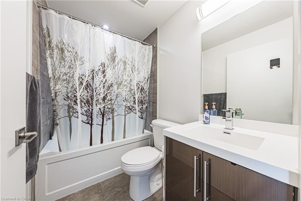 2001-2093 Fairview Street, Burlington, ON - Indoor Photo Showing Bathroom