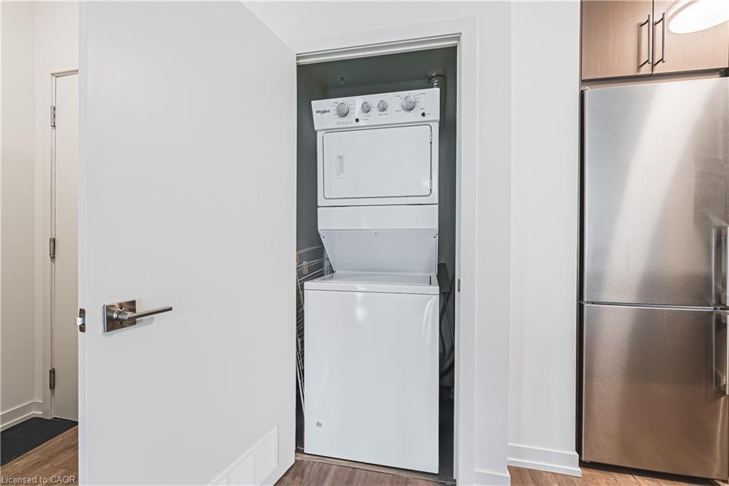 2001-2093 Fairview Street, Burlington, ON - Indoor Photo Showing Laundry Room