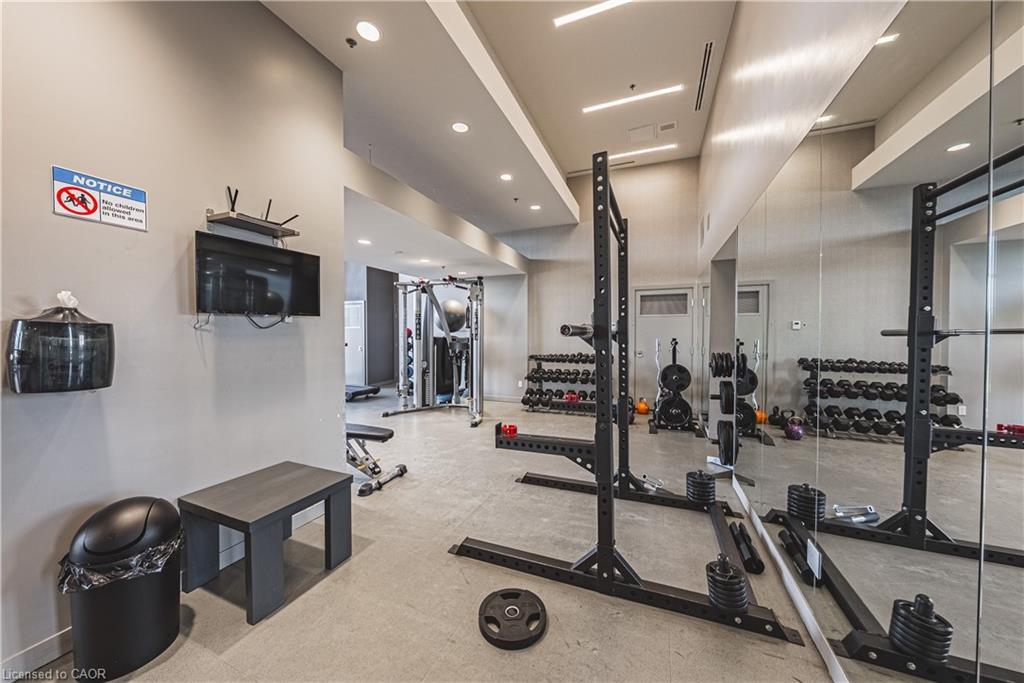 2001-2093 Fairview Street, Burlington, ON - Indoor Photo Showing Gym Room
