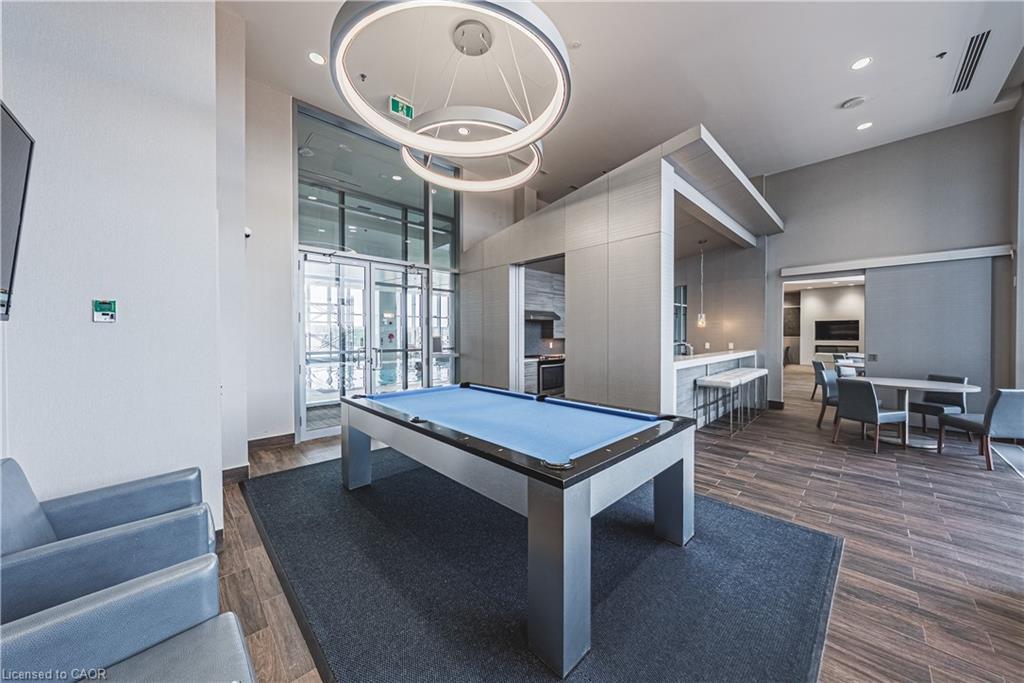 2001-2093 Fairview Street, Burlington, ON - Indoor Photo Showing Other Room