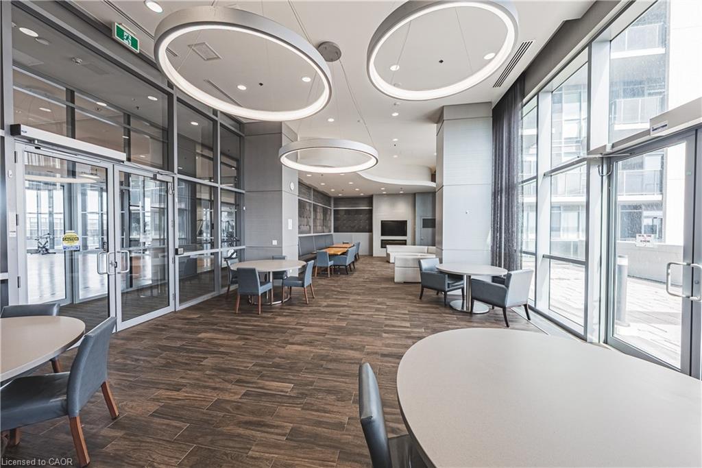 2001-2093 Fairview Street, Burlington, ON - Indoor