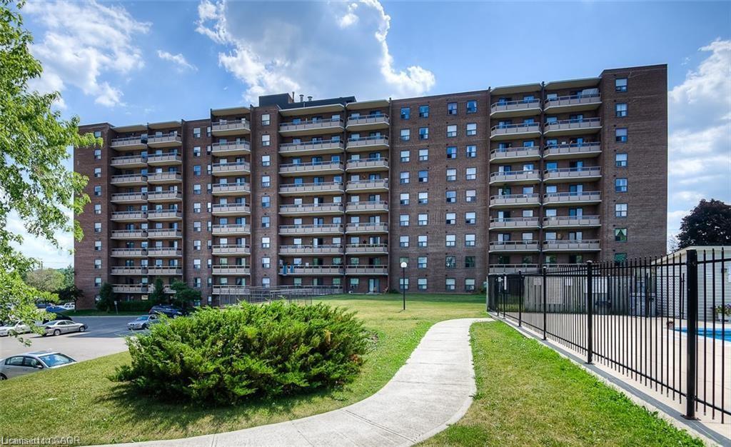 715-1100 Courtland Avenue E, Kitchener, ON - Outdoor With Balcony With Facade