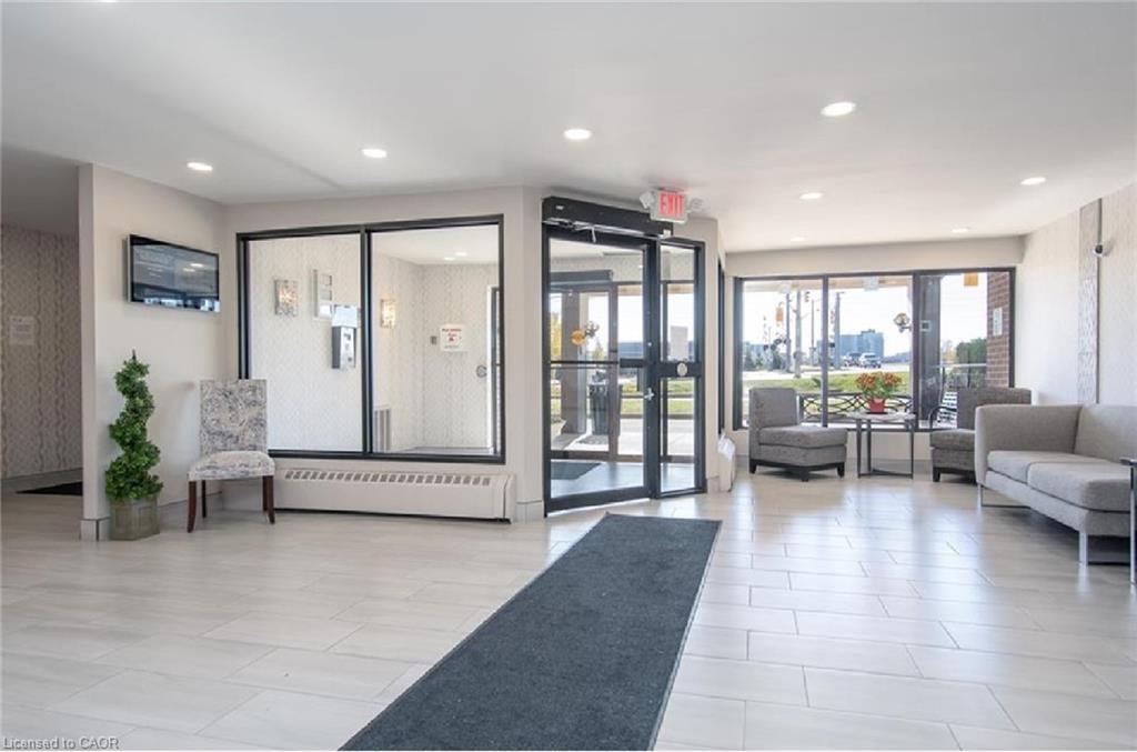 715-1100 Courtland Avenue E, Kitchener, ON - Indoor