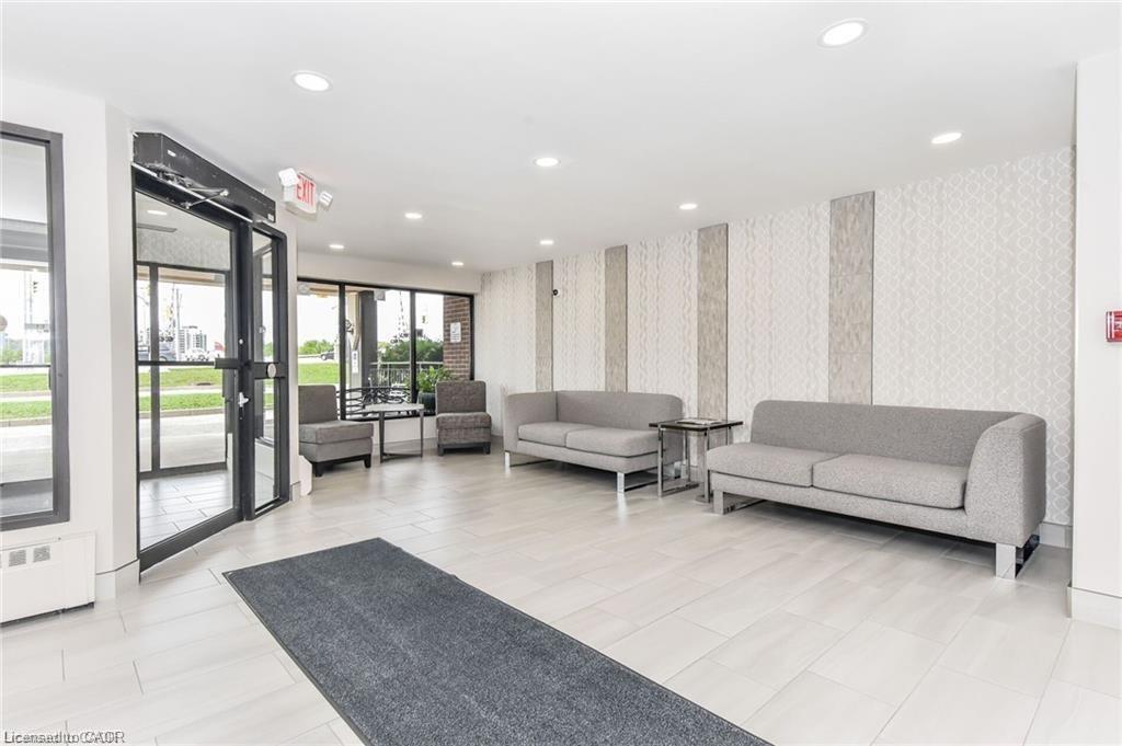 715-1100 Courtland Avenue E, Kitchener, ON - Indoor