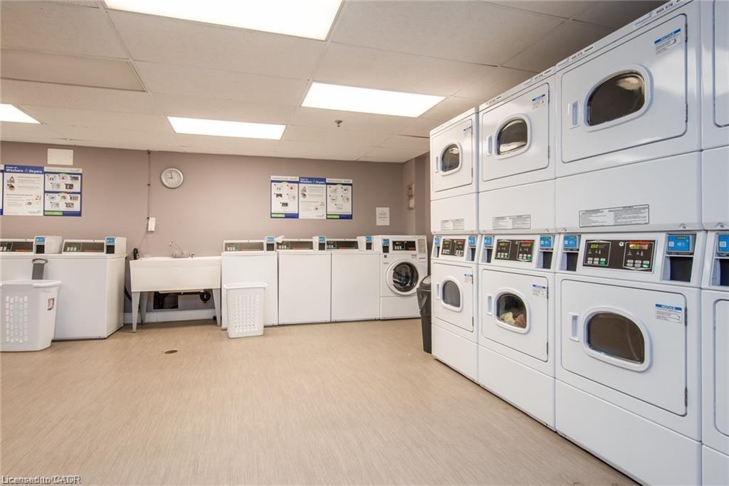 715-1100 Courtland Avenue E, Kitchener, ON - Indoor Photo Showing Laundry Room