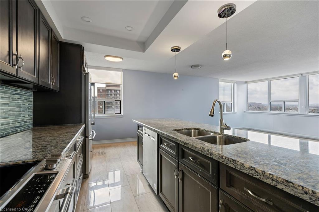 1506-120 Duke Street, Hamilton, ON - Indoor Photo Showing Kitchen With Double Sink With Upgraded Kitchen