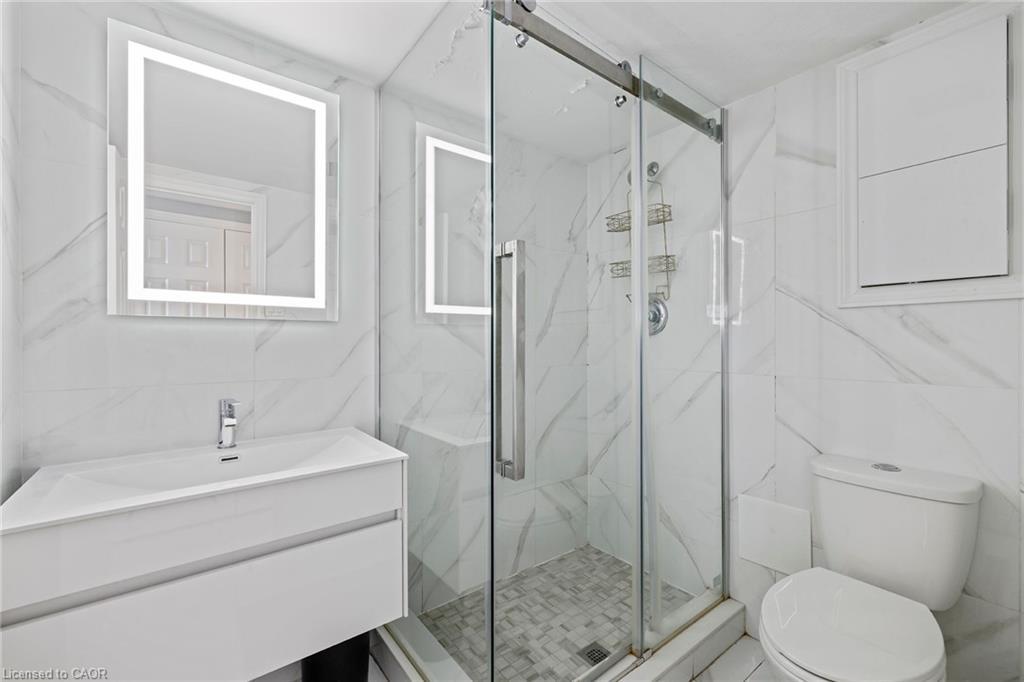 1506-120 Duke Street, Hamilton, ON - Indoor Photo Showing Bathroom