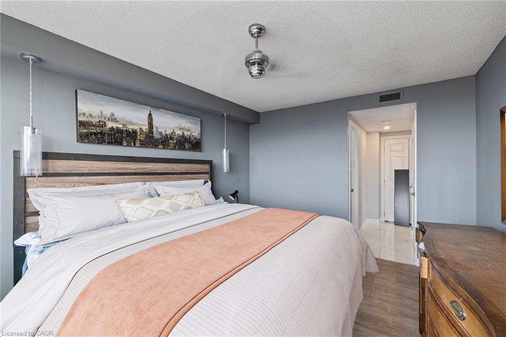 1506-120 Duke Street, Hamilton, ON - Indoor Photo Showing Bedroom
