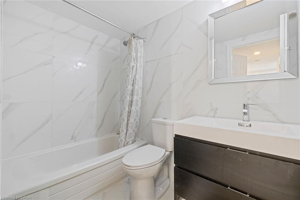 1506-120 Duke Street, Hamilton, ON - Indoor Photo Showing Bathroom