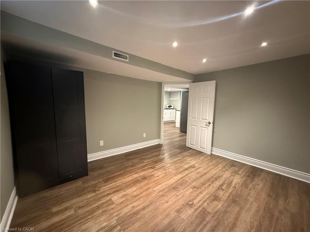 Lower-419 Talbot Street, Hamilton, ON - Indoor Photo Showing Other Room