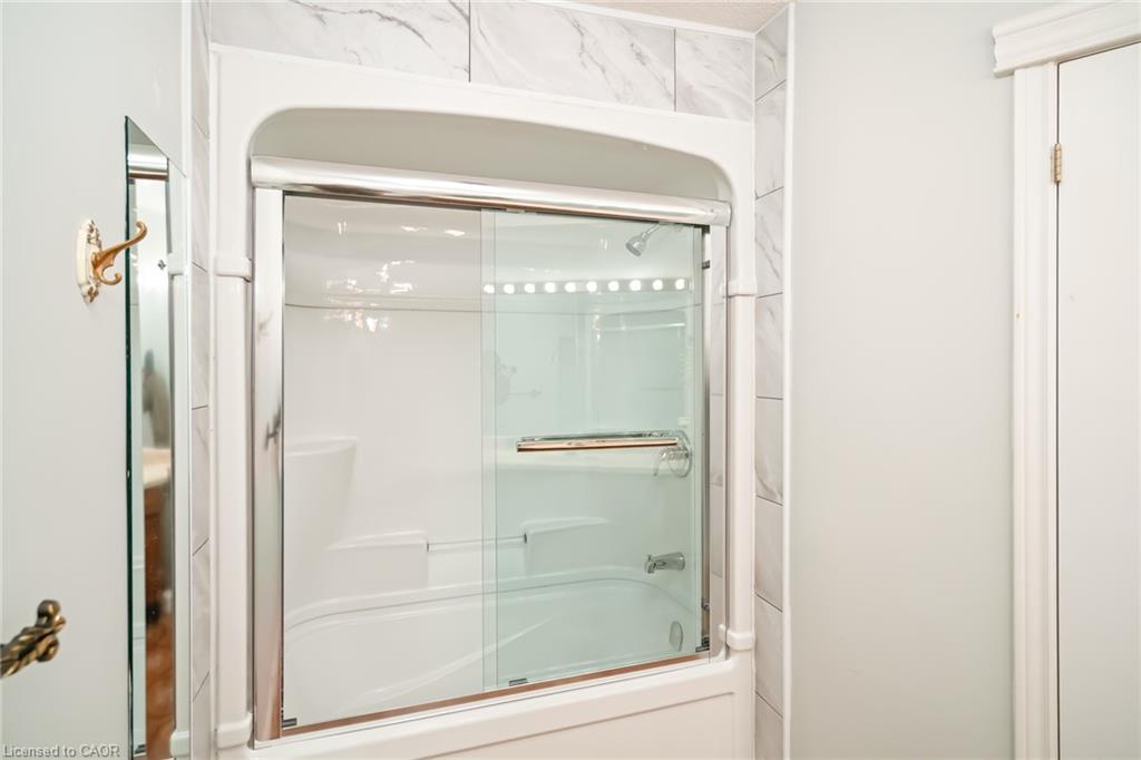 85 Westgate Park Drive, St. Catharines, ON - Indoor Photo Showing Bathroom