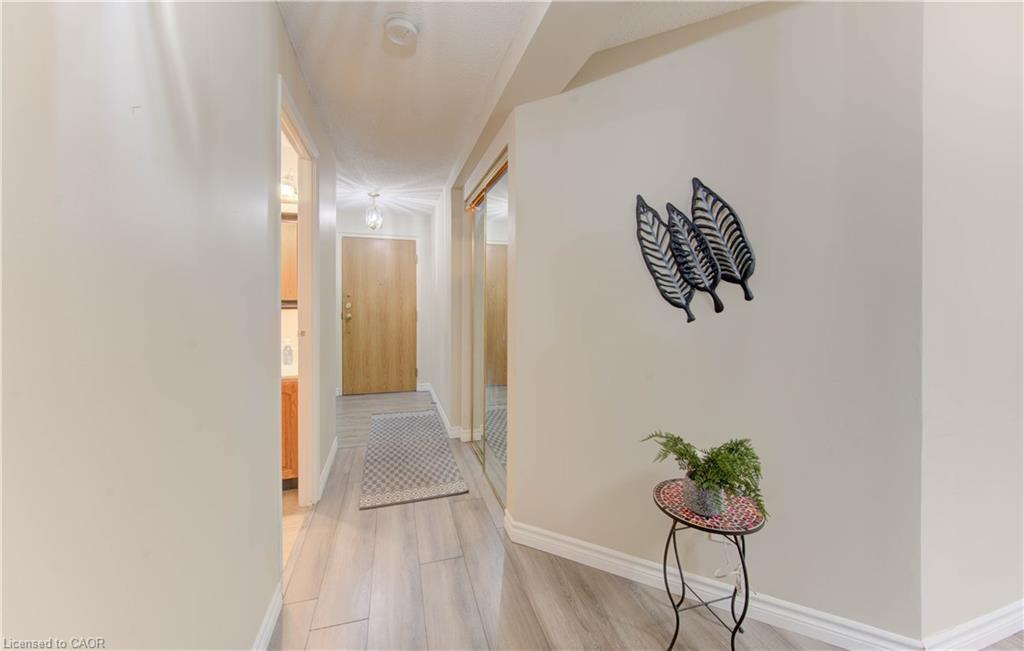 303-20 Ellen Street E, Kitchener, ON - Indoor Photo Showing Other Room