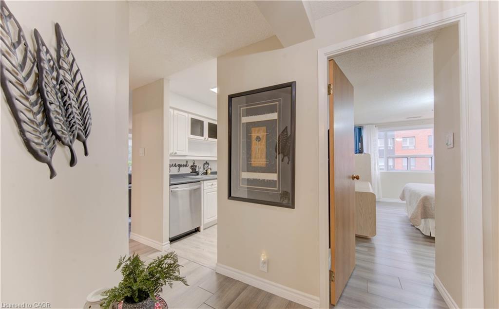 303-20 Ellen Street E, Kitchener, ON - Indoor Photo Showing Other Room