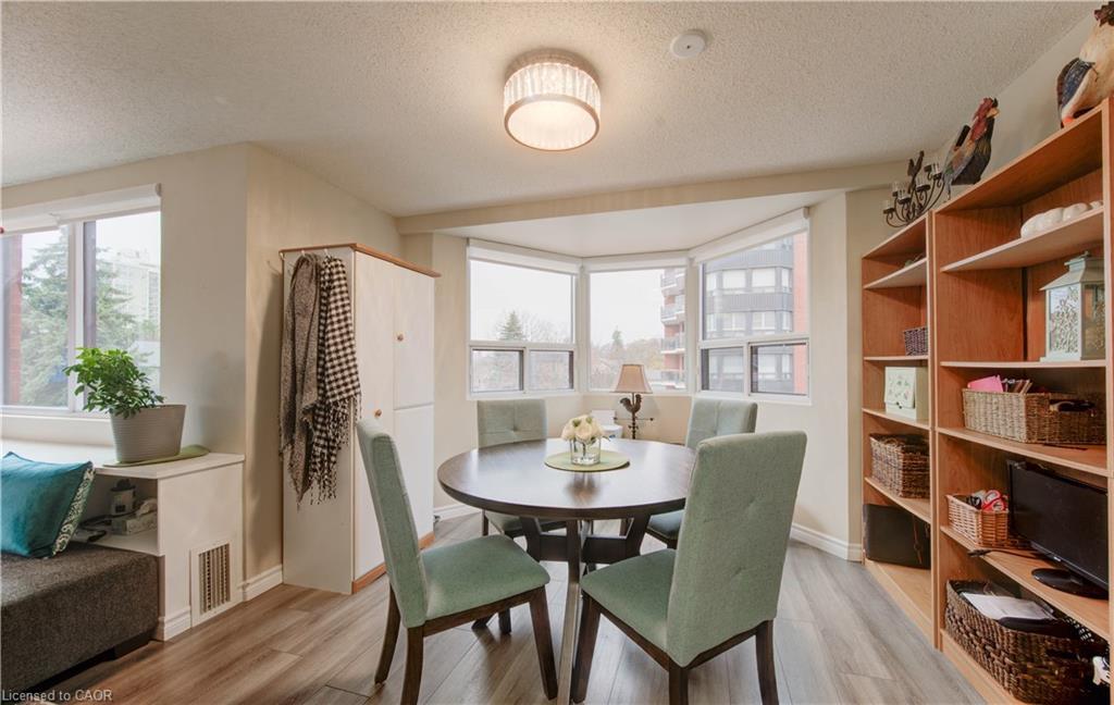 303-20 Ellen Street E, Kitchener, ON - Indoor Photo Showing Dining Room