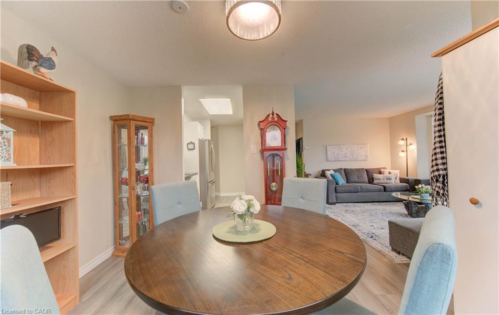 303-20 Ellen Street E, Kitchener, ON - Indoor Photo Showing Dining Room