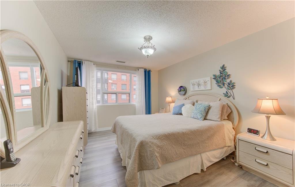 303-20 Ellen Street E, Kitchener, ON - Indoor Photo Showing Bedroom