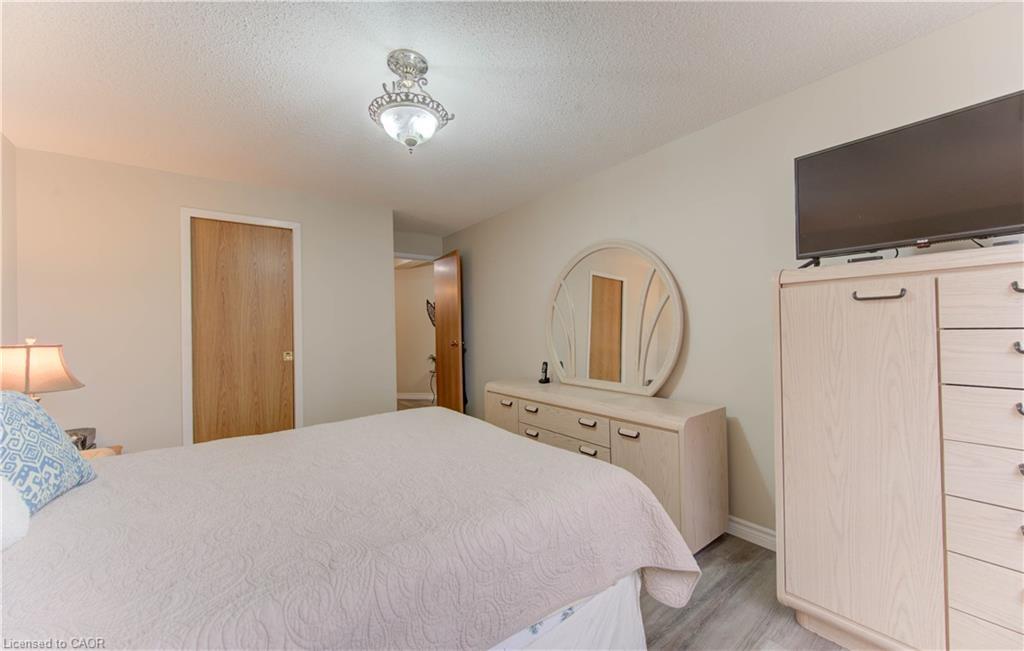 303-20 Ellen Street E, Kitchener, ON - Indoor Photo Showing Bedroom