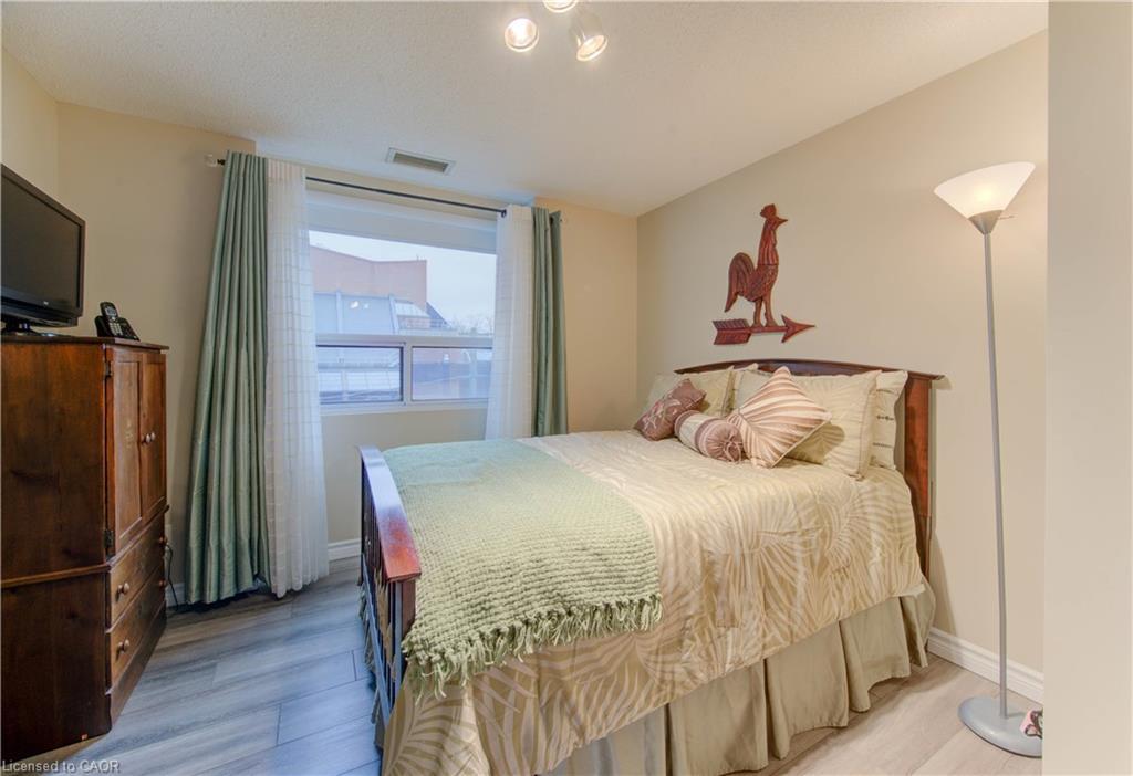 303-20 Ellen Street E, Kitchener, ON - Indoor Photo Showing Bedroom